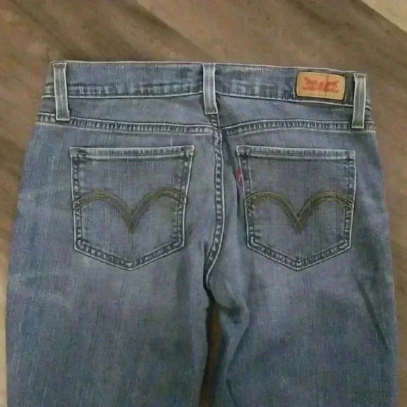 Levi Distressed Jeans - Picture 5 of 6